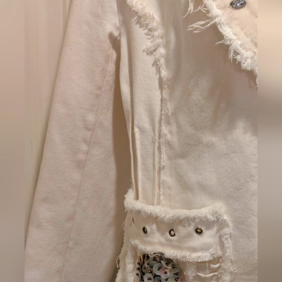 EUC Donna Karan 8 White Denim Shredded Hem Jacket with Embellishments - Picture 6 of 11